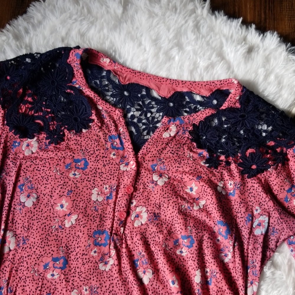 Motherhood Maternity XL Floral Fot Crochet Top - Picture 3 of 6